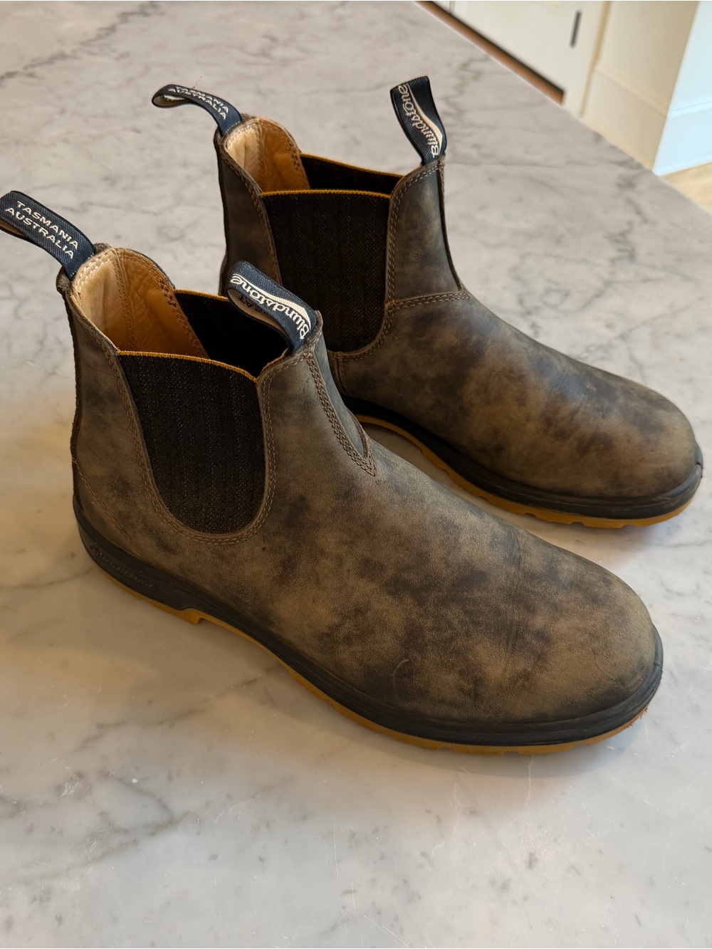 Blundstone BL1944 Classic 550 Chelsea Boot (Rustic Brown/Mustard)